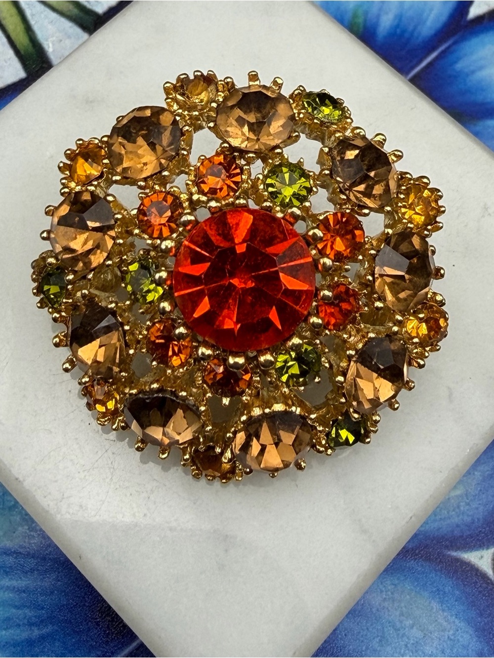 Stunning! Vintage Sphinx rhinestone brooch #404 fiery orange amber green gold